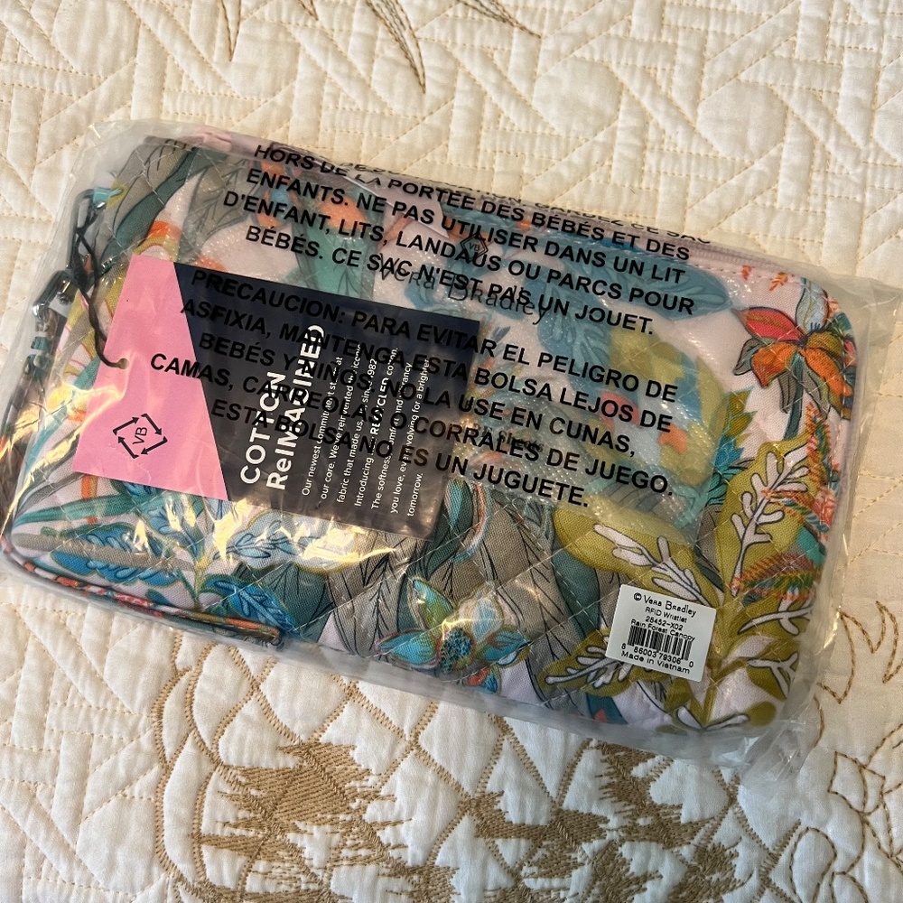 NWT Vera Bradley RFID Wristlet Rain Forest Canopy Organizer